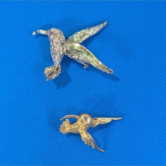 Vintage Hummingbird Brooch Pins Set Of 2 Gold Tone rhinestones sparkle - Picture 1 of 6